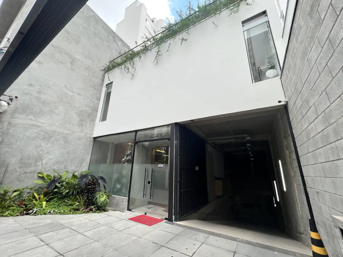 Entrada da clínica na Alameda Jaú 687