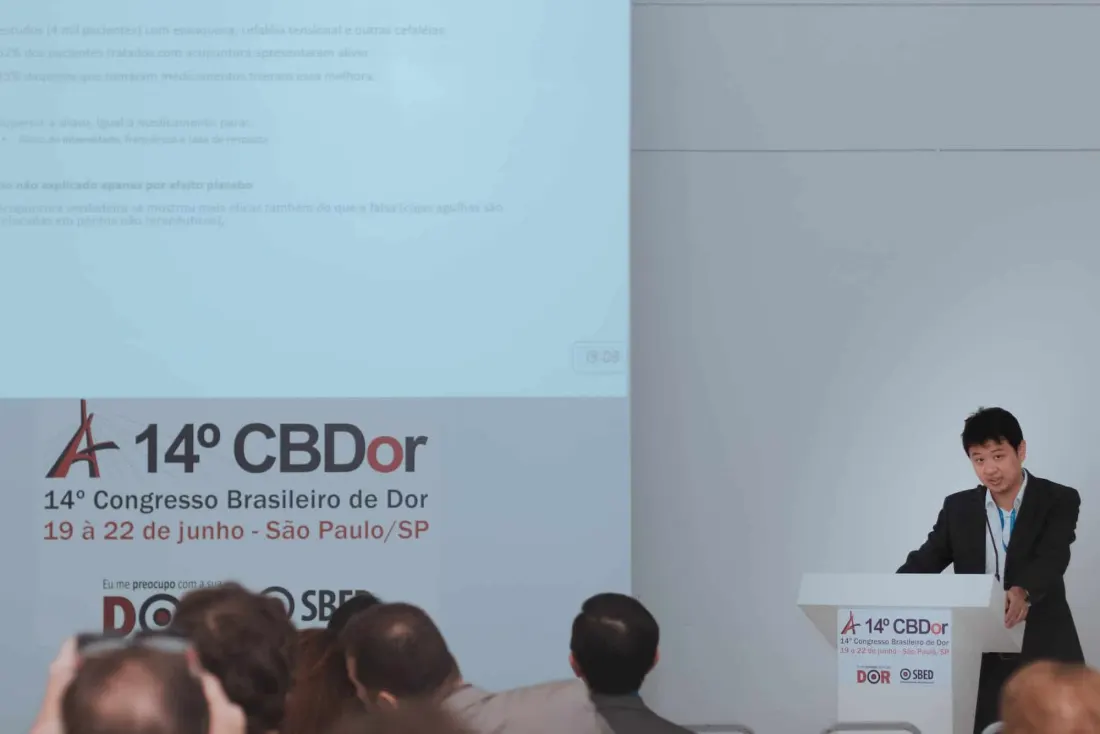 Dr. Marcus Pai em congresso médico sobre dor